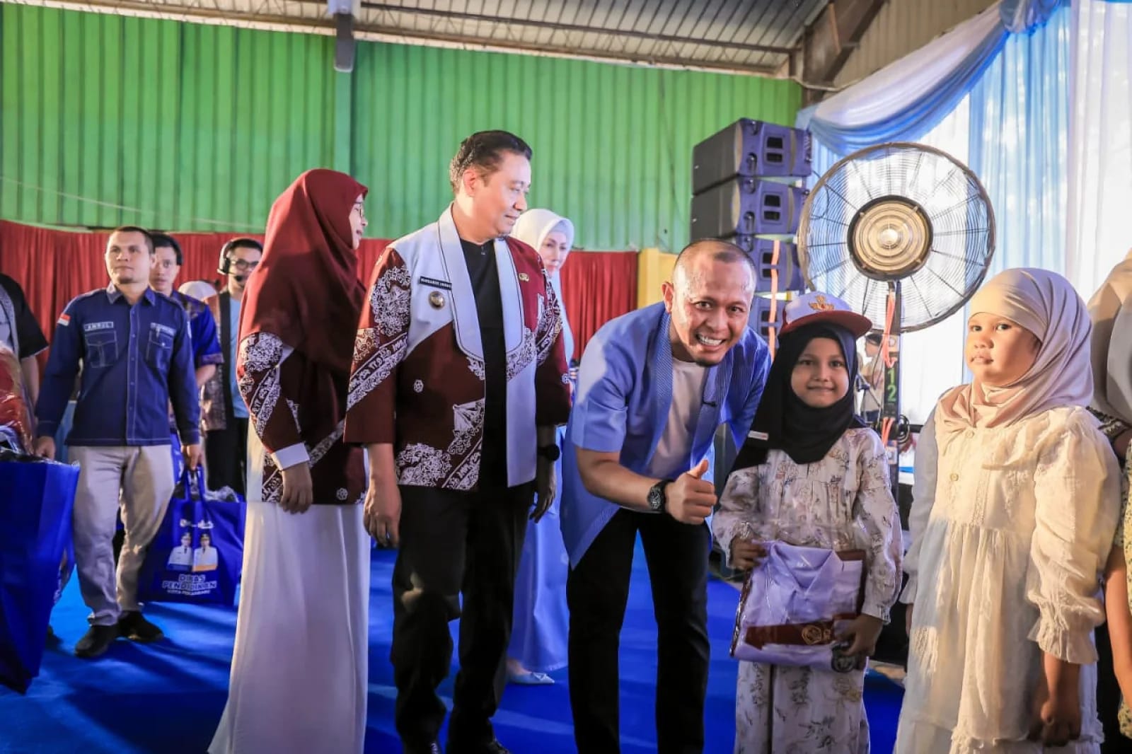Wako Agung Nugroho Berikan Seragam Gratis untuk Anak Sekolah