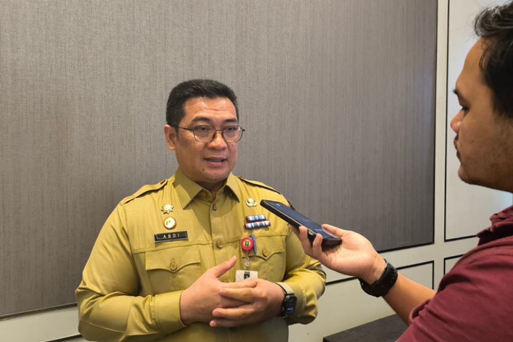 Pemprov Riau Serahkan 5.884 SK PPPK Secara Serentak di Stadion Utama Riau