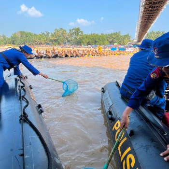 Aksi Green Policing Polda Riau Sapu Bersih Sampah Pacu Jalur 2026 di Tepian Narosa
