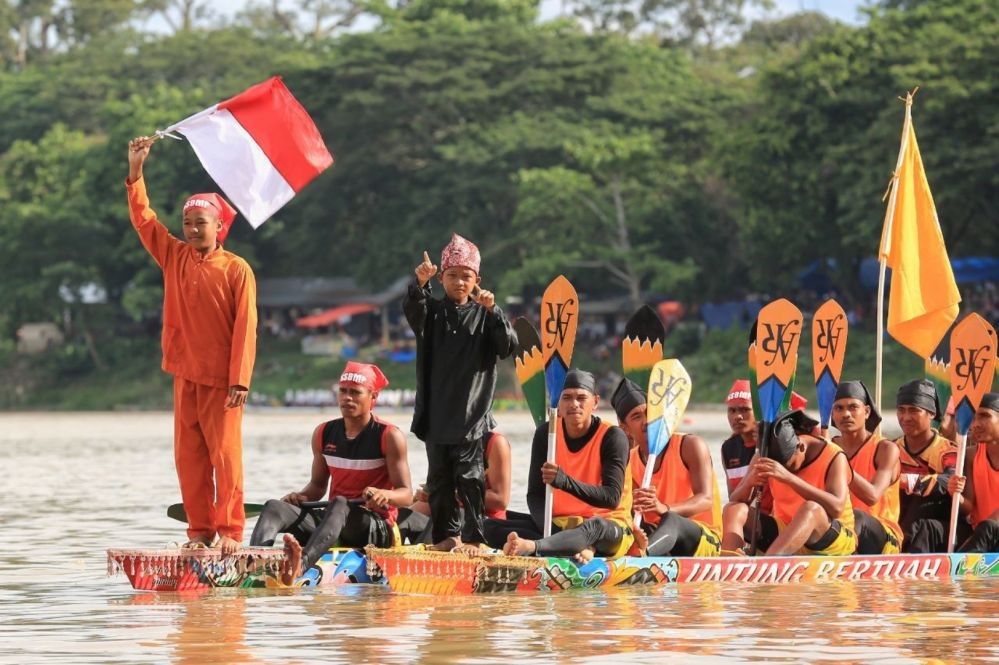 Pacu Jalur Riau: Rahasia Sakral di Balik Pembuatan Perahu Tradisional yang Mendunia