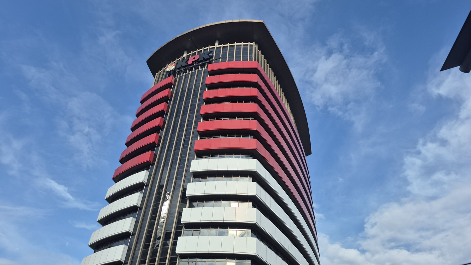 BREAKING NEWS! KPK OTT Gubernur Riau Abdul Wahid