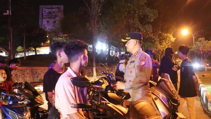 Patroli Blue Light Tim Raga Digelar di Pelalawan, Polisi Bubarkan Balap Liar dan Edukasi Warga
