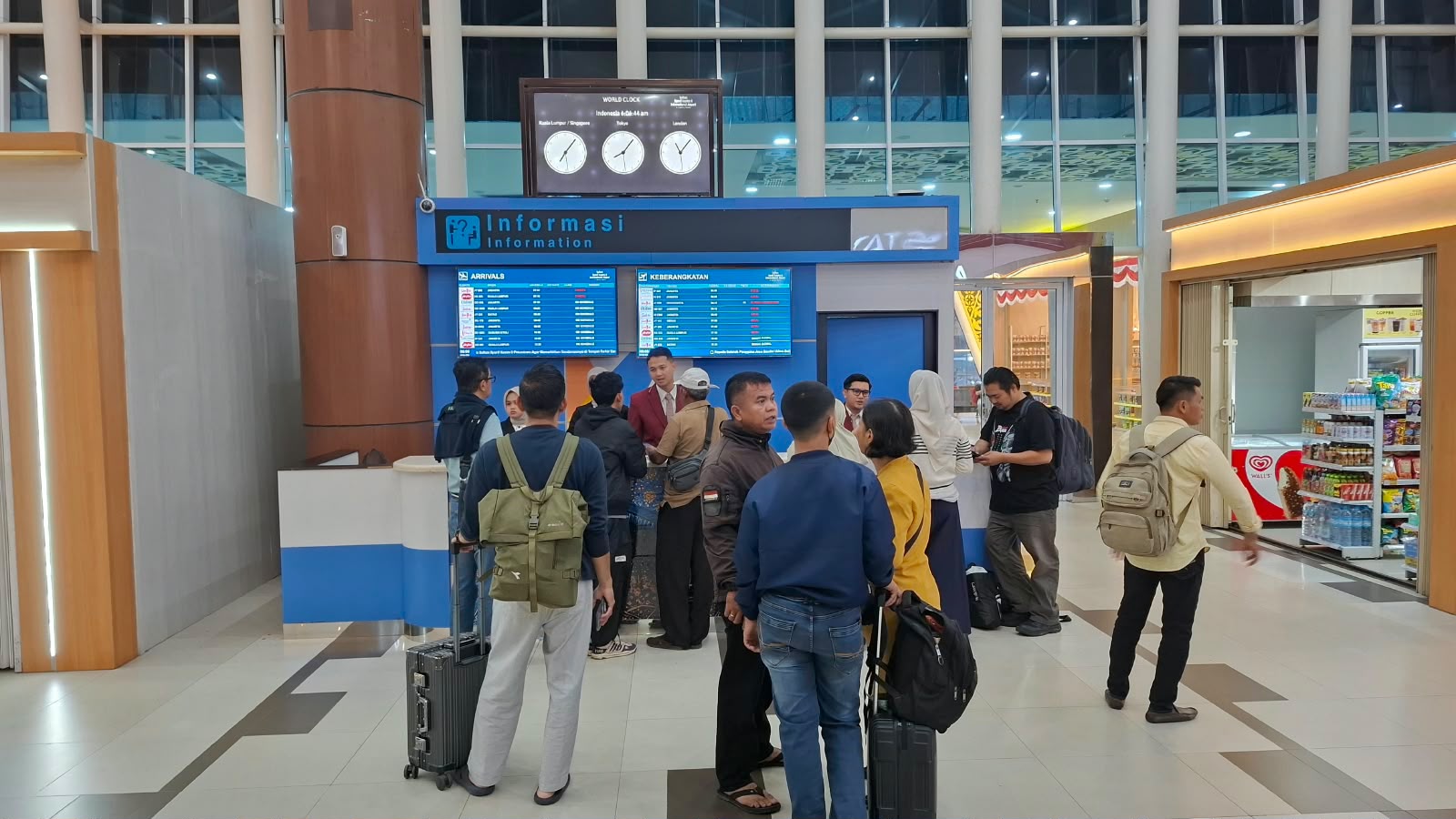 Bandara SSK II Pekanbaru Lumpuh Akibat Erupsi Anak Krakatau, 24 Penerbangan Batal