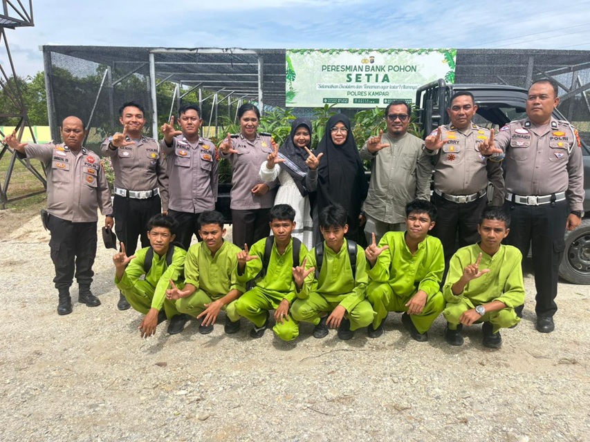 Polres Kampar Dorong Sekolah Jadi Paru-Paru Hijau Lewat Program Bank Pohon Setia