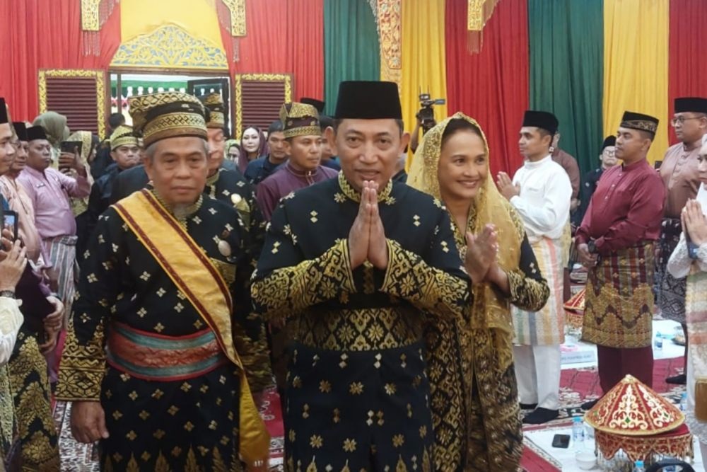 Jenderal Listyo Sigit Dapat Penghargaan Adat Melayu, Ini 5 Alasannya
