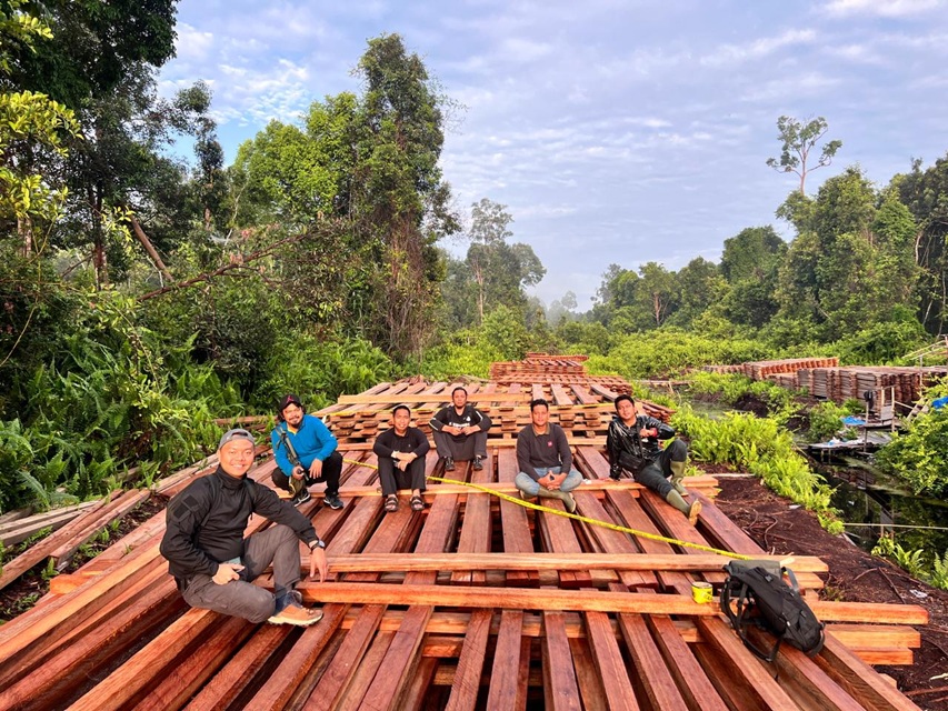 7 Hari Road Trip Ekstrem, Jenderal Riau Lihat dari Udara, Polisi Hajar 300 Kubik Kayu Illegal Logging!