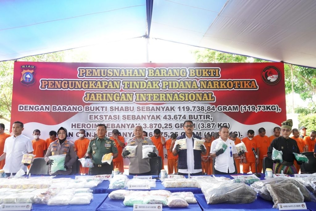 Polda Riau Musnahkan Narkoba Senilai Rp133 Miliar, Ungkap 18 Kasus Besar