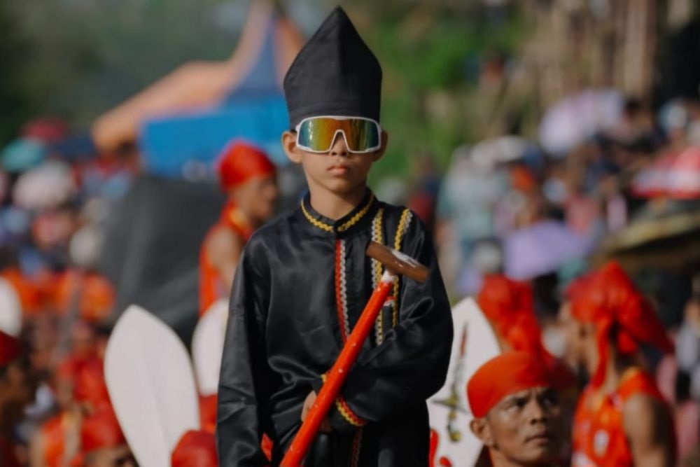 Rayyan Arkan Dikha, Penari Cilik Viral Pacu Jalur Kuansing yang Bikin Dunia Terkesima!