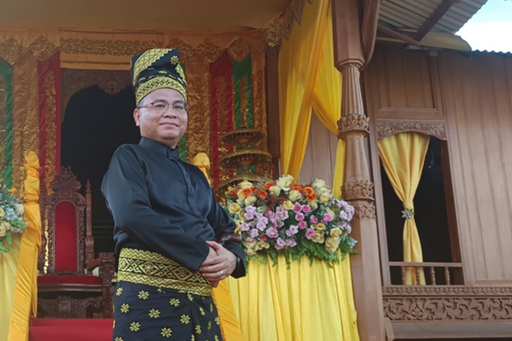 Rektor Unilak Prof Junaidi Terima Gelar Adat dari Kerajaan Rokan