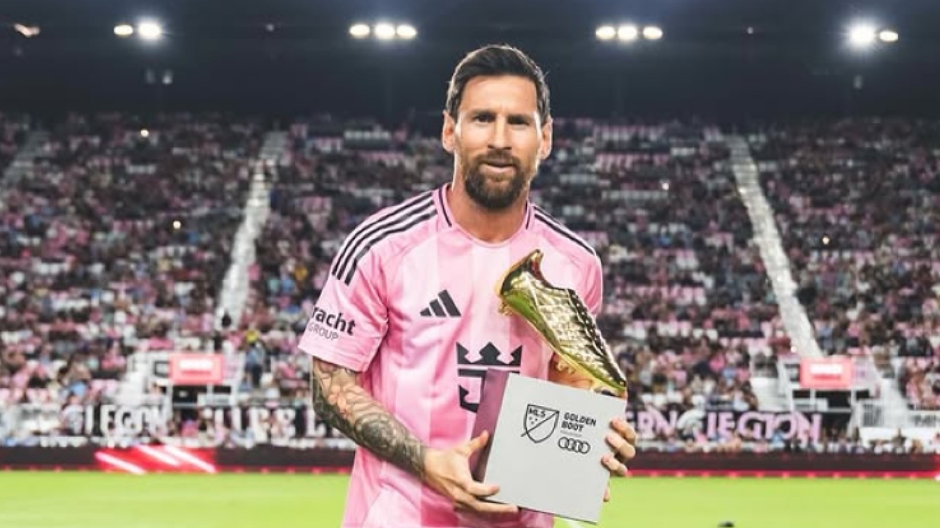 900 Gol, Messi Cetak Sejarah