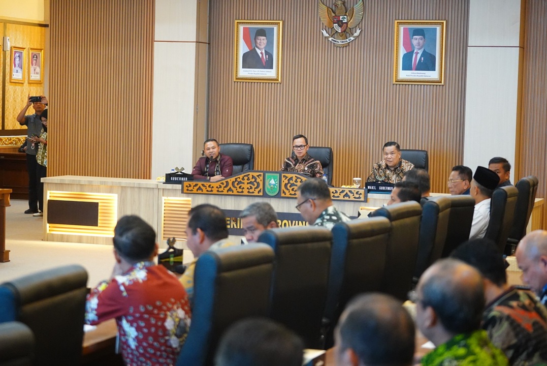 Wamendagri dan Gubernur Riau Bahas Efisiensi APBD dan Strategi Kendalikan Inflasi Daerah