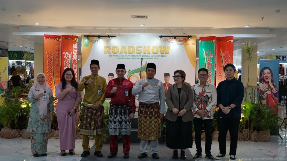Kanwil Kemenkumham Riau Serahkan Sertifikat Hak Cipta untuk Batik Dekranasda