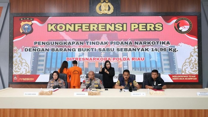 Biduan Cantik Ditangkap! Polisi Gagalkan Penyelundupan 15 Kg Sabu di Riau