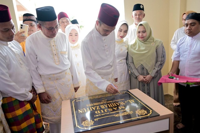 Ustaz Abdul Somad Resmikan Masjid Al Wahhab Zaitun di Bengkalis, Ajak Jamaah Makmurkan Rumah Allah