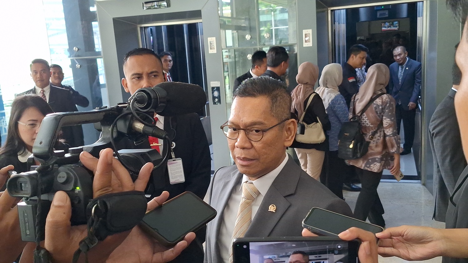 DPR RI Siap Revisi UU Hak Cipta, Polemik Royalti Lagu Jadi Sorotan