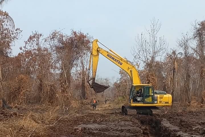 BPBD Inhil Bangun Parit Lintang dan Normalisasi Parit Cegah Karhutla Susulan