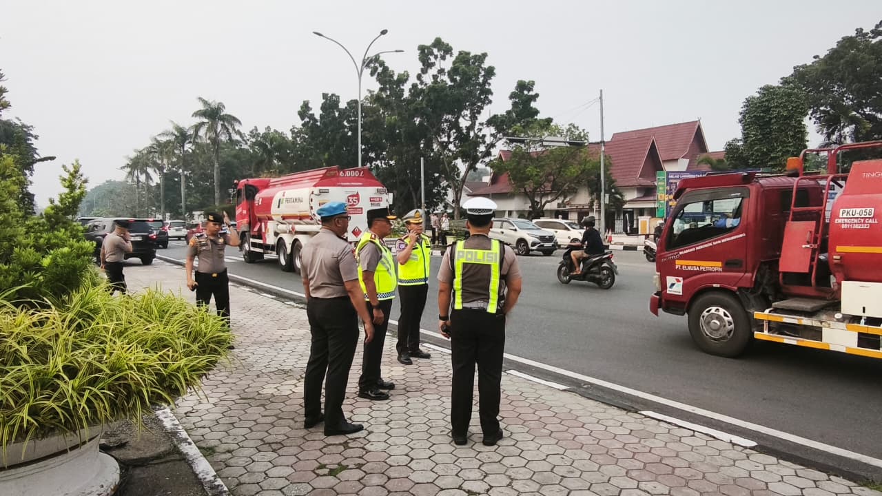 Aksi Humanis Kapolda Riau, Turun Jalan Pantau Arus Lalu Lintas Pekanbaru demi Layani Masyarakat