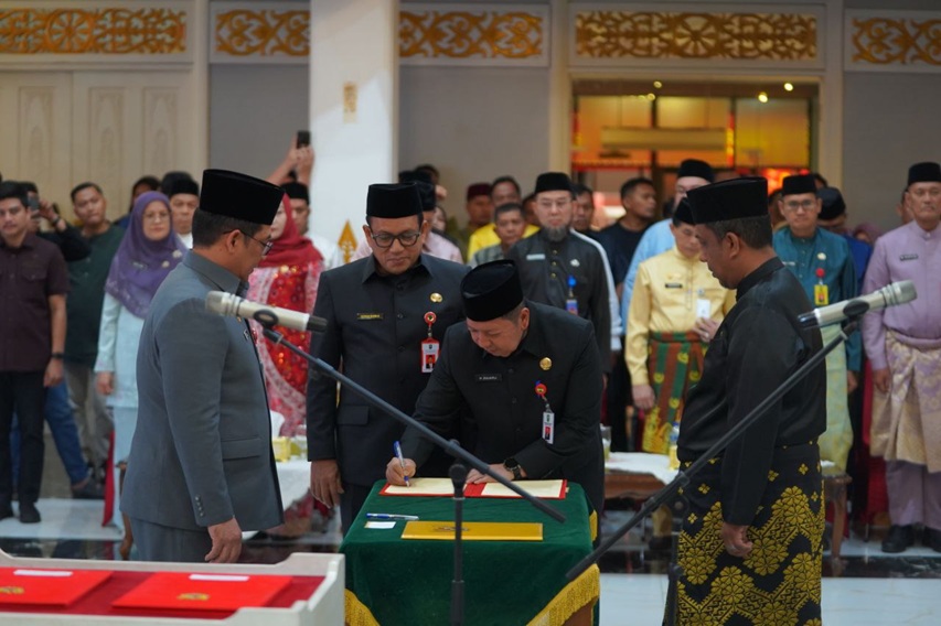 Pemprov Riau Lantik Sejumlah Pejabat Baru, Syahrial Abdi Tegaskan Integritas dan Kinerja