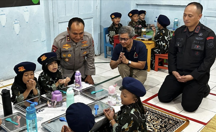 Cegah Keracunan MBG, Tim Dokkes Polda Riau Awasi Pengolahan Menu hingga Pengiriman ke Sekolah