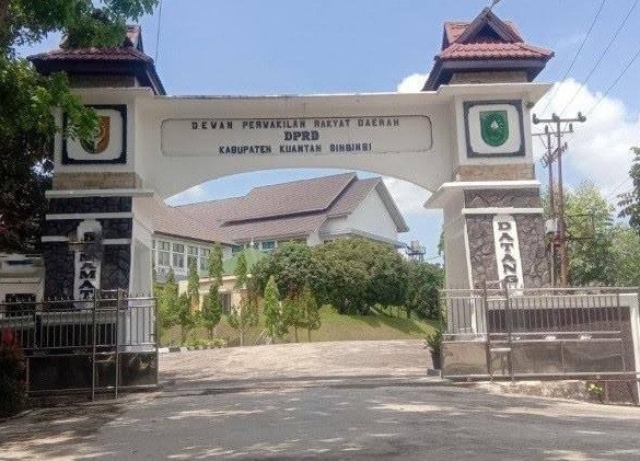 Polda Riau Geledah Kantor DPRD Kuansing, Diduga Terkait Kasus Korupsi SPPD dan Konsumsi