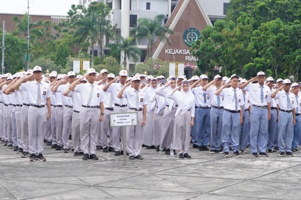 Pelajar SMA di Riau Bakal Dapat Seragam Gratis, Tapi Hanya untuk yang Masuk Kriteria Ini!