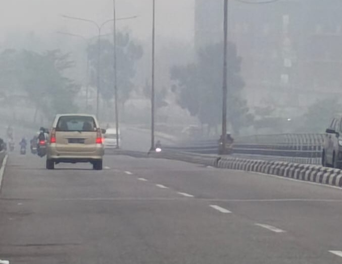 Dampak Kabut Asap Kiriman, Jarak Pandang di Pekanbaru Menyusut Jadi 1,4 Kilometer Gegara Karhutla