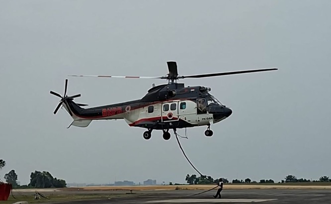 Riau Terkepung Api, BNPB Terjunkan Helikopter Super Puma Water Bombing: Dumai Jadi Sasaran Pertama!