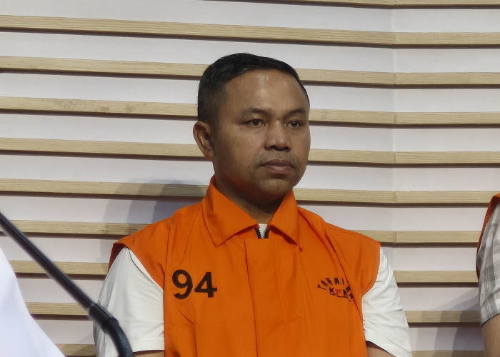 KPK Sita Dokumen dan CCTV dari Rumah Dinas Gubernur Riau, Bongkar Dugaan Pemerasan