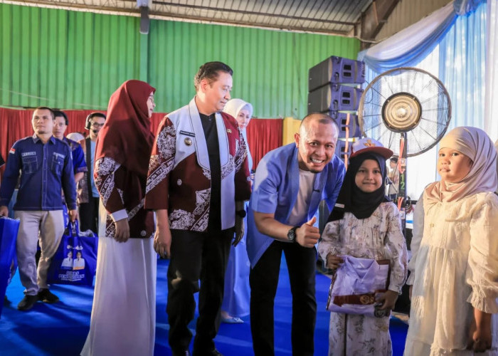 Wako Agung Nugroho Berikan Seragam Gratis untuk Anak Sekolah