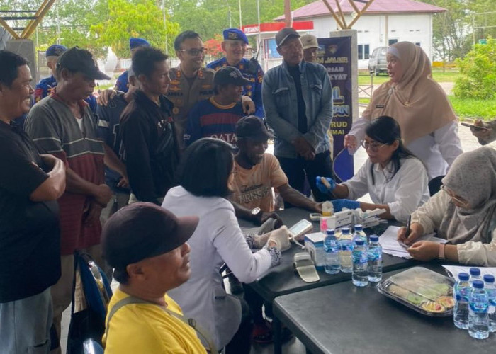 Menembus Ombak Menebar Manfaat: Program ‘JALUR’ Polres Dumai Sentuh Hati Masyarakat Pesisir Purnama