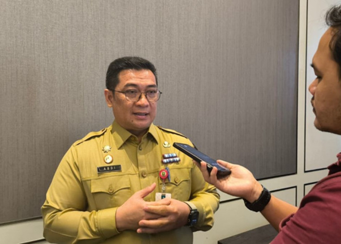 Pemprov Riau Serahkan 5.884 SK PPPK Secara Serentak di Stadion Utama Riau