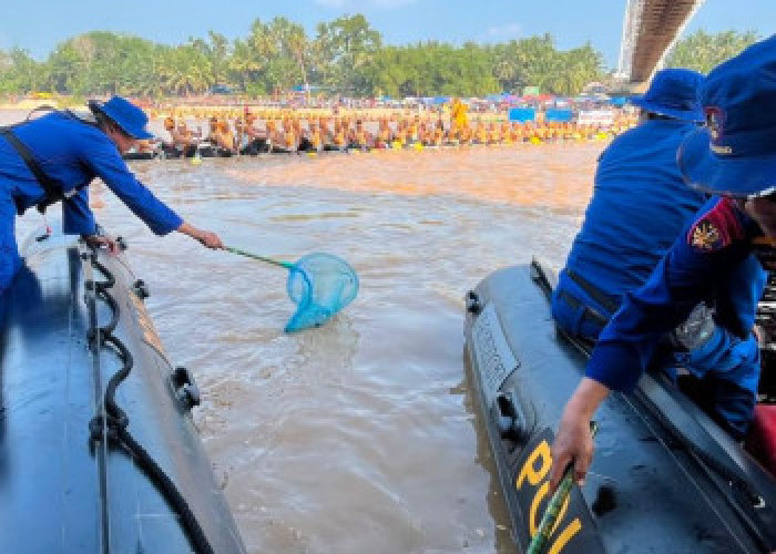 Aksi Green Policing Polda Riau Sapu Bersih Sampah Pacu Jalur 2026 di Tepian Narosa