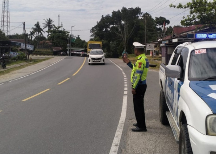 Patroli R4 Satlantas Polres Pelalawan Guncang Jalur Lintas Timur, Pengendara Nakal Langsung Kena Mental!