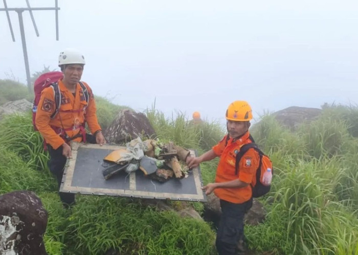 Bukan Black Box! Tim SAR Temukan ELT Pesawat ATR 42-500 di Gunung Bulusaraung, Lokasinya 700 Meter dari Puncak