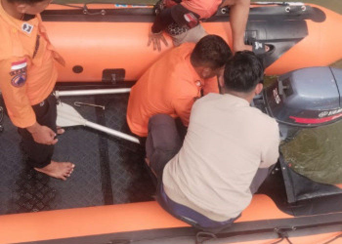 Pria Misterius Tenggelam di Sungai Kampar Usai Melompat dari Jembatan Rantau Berangin