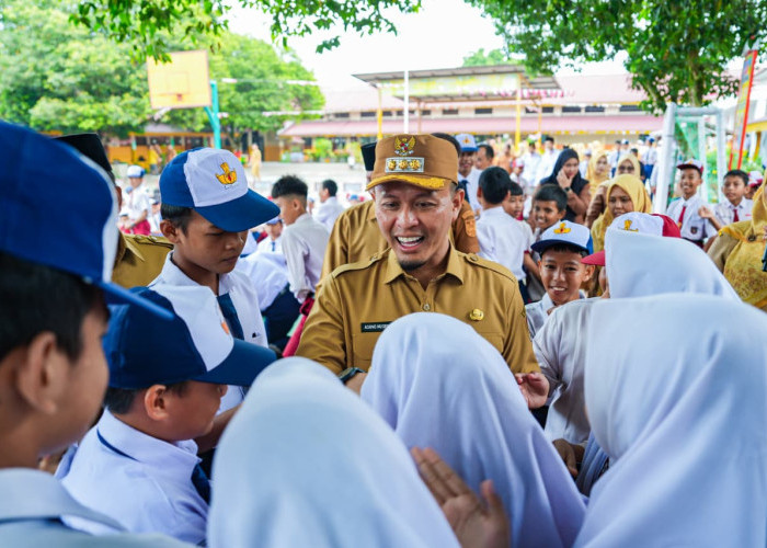 Hari Pertama Belajar Tatap Muka, Wako Agung Tinjau Sekolah dan Sapa Siswa