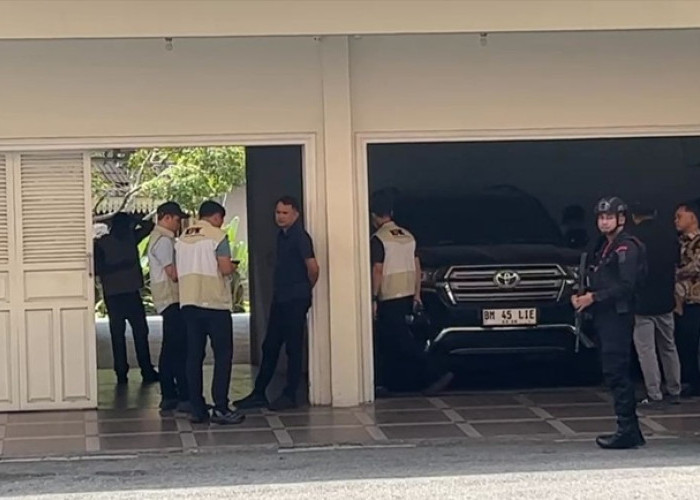 KPK Geledah Rumah Dinas Gubernur Riau Abdul Wahid, Sita Dokumen Penting Terkait Kasus Suap