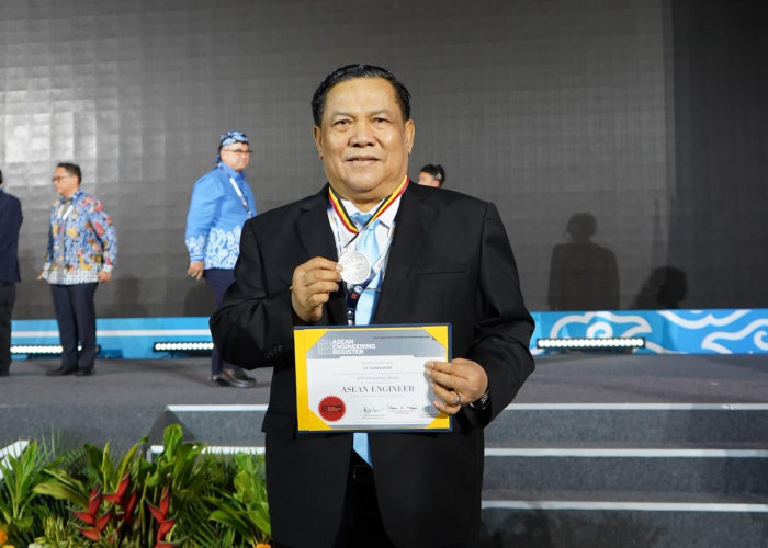 Plt Gubernur Riau SF Hariyanto Raih Gelar ASEAN Engineer di Bandung
