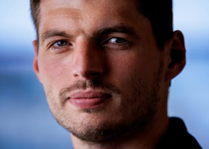 Verstappen Tuding Mercedes Sengaja Tahan Performa di Uji Coba F1