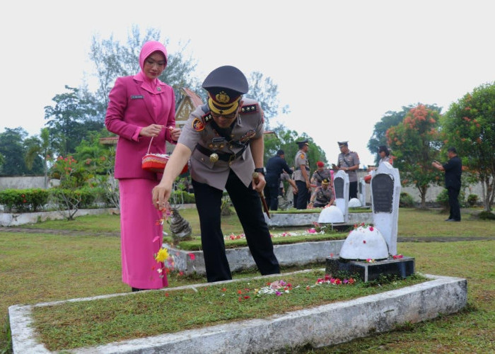 Hari Bhayangkara ke-80: Polres Dumai Gelar Ziarah Makam Pahlawan, Ini Pesan Kapolres