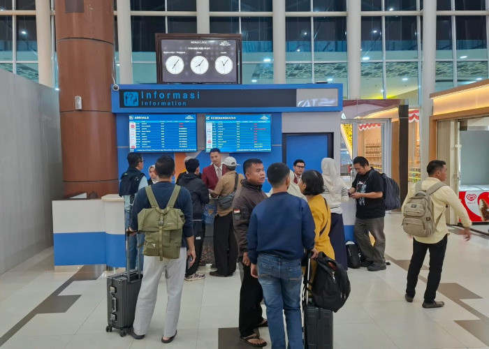 Bandara SSK II Pekanbaru Lumpuh Akibat Erupsi Anak Krakatau, 24 Penerbangan Batal