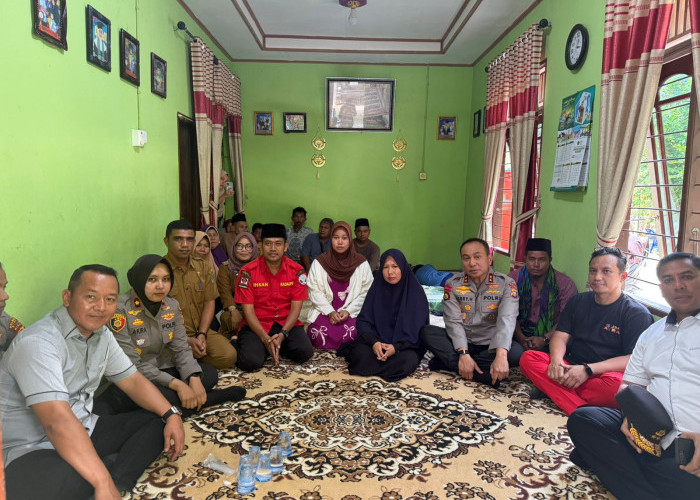 Ke Rumah Duka, Kapolda Riau Irjen Herry Sebut Anggota Manggala Agni Pahlawan Lingkungan