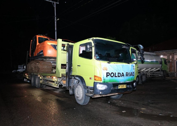 Polda Riau Kirim Alat Berat ke Sumbar, Percepat Pemulihan Banjir Palembayan Secara Masif!