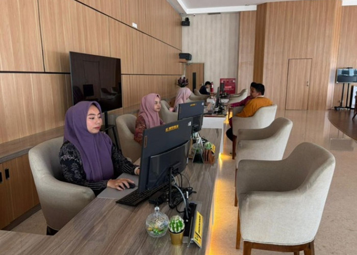 Gak Bisa Libur! Unit Pelayanan Publik Riau Tetap Gas Pol Meski WFH Jumat Berlaku, Cek Aturannya!