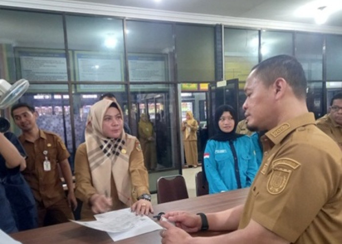 Sidak Kecamatan Marpoyan Damai, Wali Kota Pekanbaru Soroti Layanan KTP-el hingga Ruang Tunggu Panas