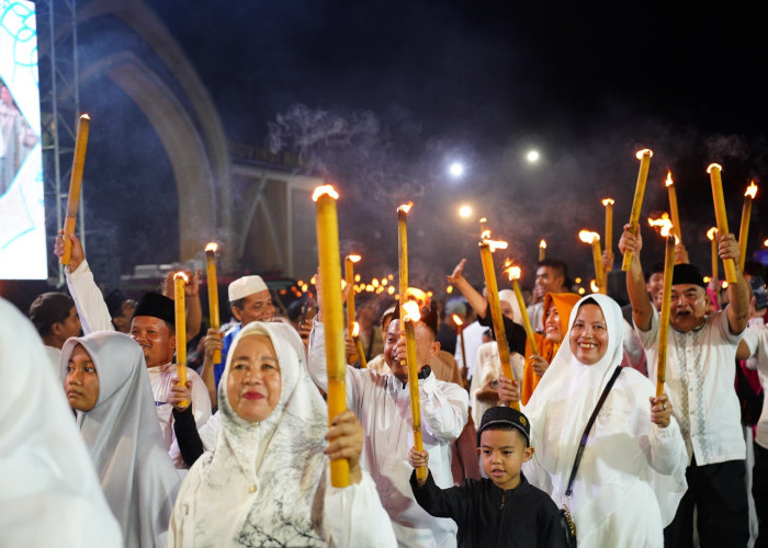 Lautan Manusia Padati Jalanan Pekanbaru, Pawai Gema Takbir Idulfitri 1447 H Meriah!