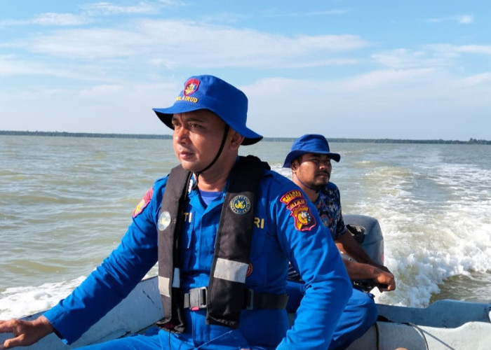 Speedboat Bawa 22 Orang Terbalik di Bengkalis, 3 Penumpang Masih Dicari