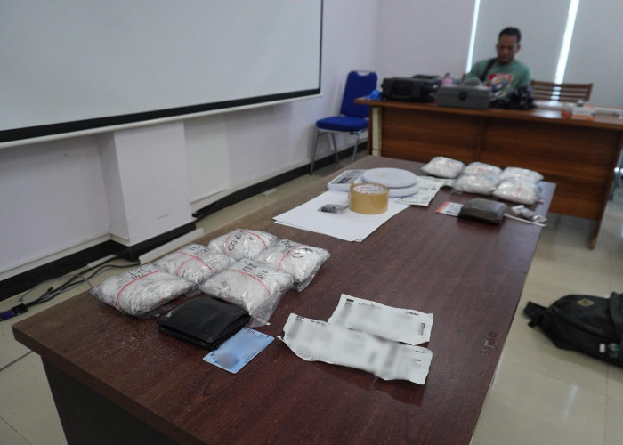 Ngeri! Sindikat Narkoba Jebol Bandara SSK II? Petugas Avsec & TNI AU Gagalkan Penyelundupan 4 Kg Sabu