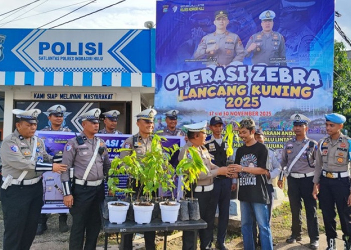 Operasi Zebra 2025 di Inhu Bikin Heboh, Pengendara Tertib Dapat Bibit Pohon