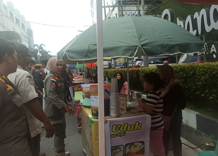 Satpol PP Pekanbaru Ultimatum PKL Takjil di Jalan Tengku Umar, Jangan Berani Makan Badan Jalan!